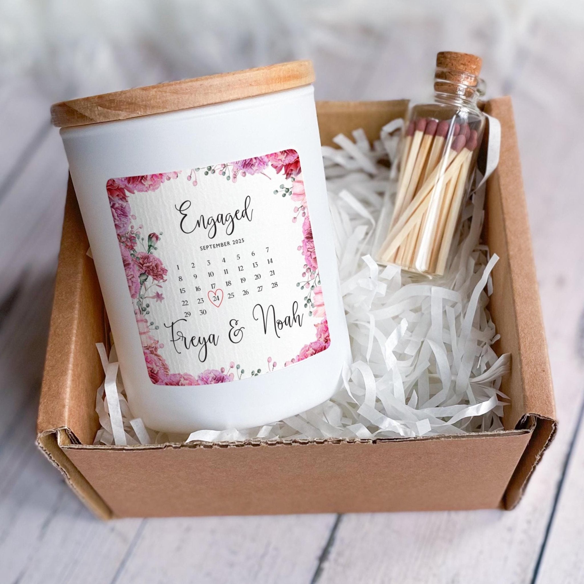 Personalised Floral Engagement Candle Gift Custom Calendar Design Gift for Her Couple Daughter Fiance Friend Romantic Scented Vegan Soy Wax