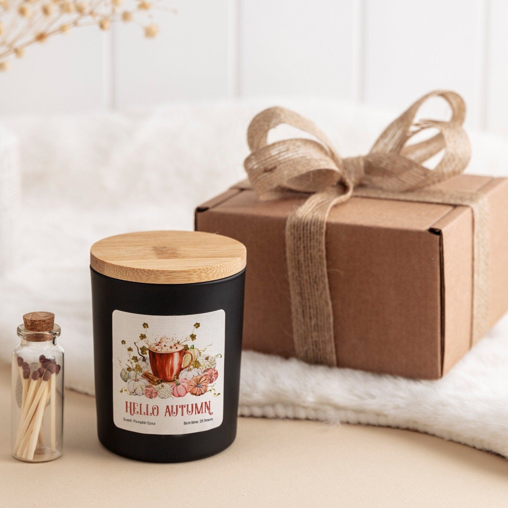 Hello Autumn Scented Candle, Pumpkin Spice Scent, Cosy Autumn Gift for Friends Mum Dad Grandma, Autumn Home Decor September Birthday Gift