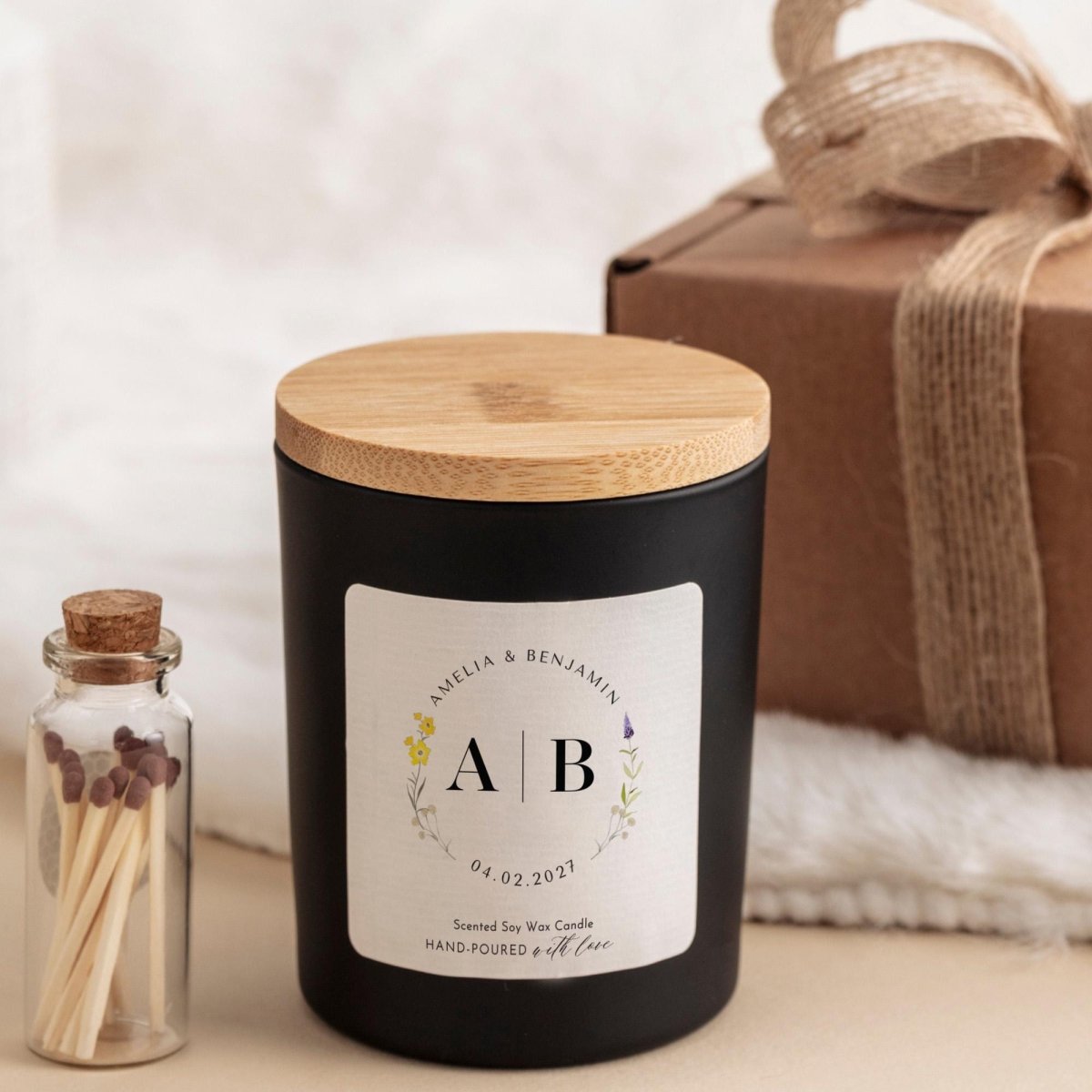 Personalised Couple Candle Gift – Custom Names Wedding and Engagement Keepsake