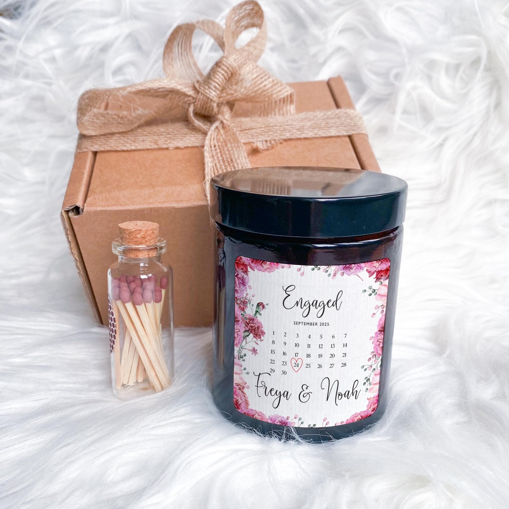 Personalised Floral Engagement Candle Gift Custom Calendar Design Gift for Her Couple Daughter Fiance Friend Romantic Scented Vegan Soy Wax