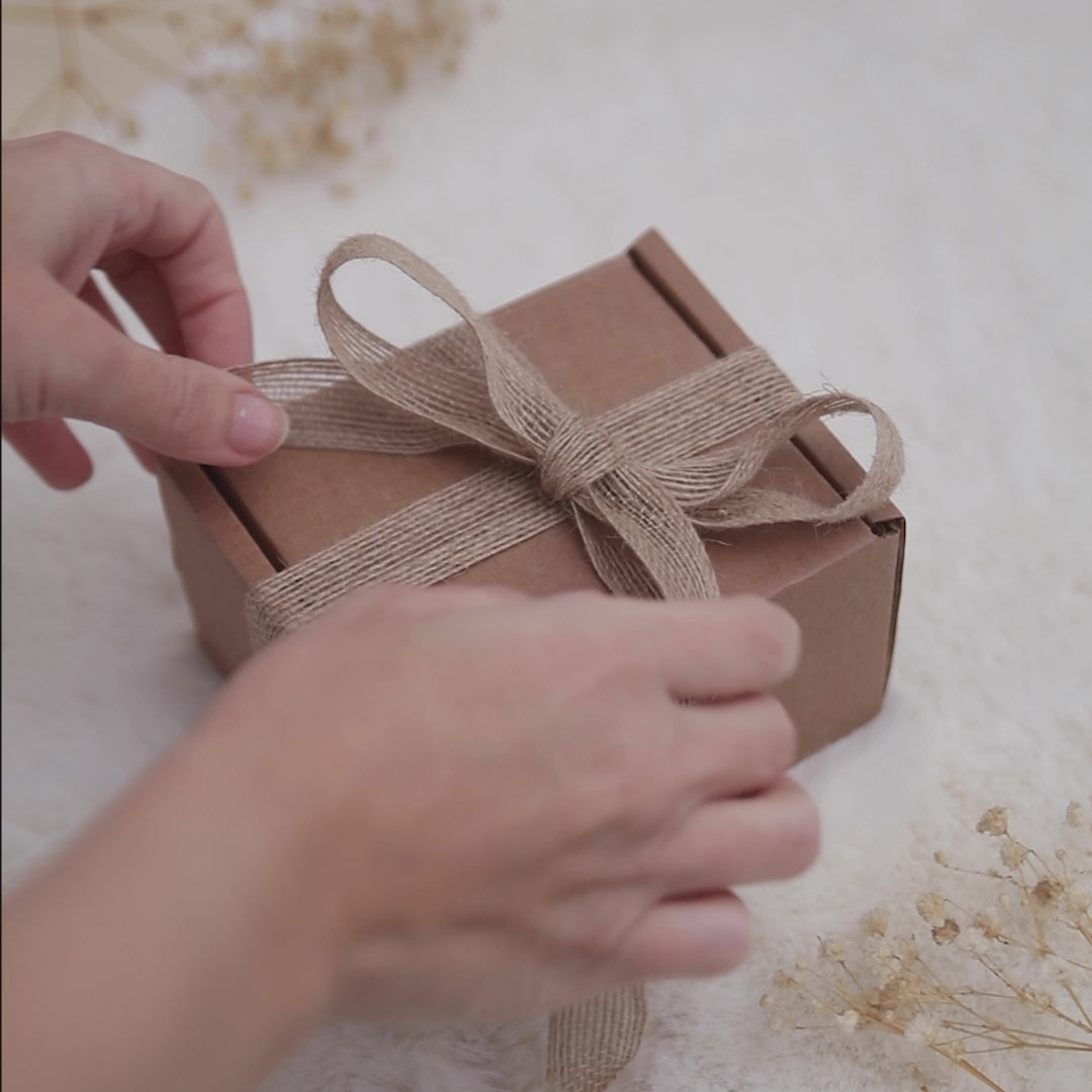 No words just hugs candle, Gift Box for Her Him, Sending you hugs in candle, Thinking of you gifts Gift for friend Get Well Soon Sympathy