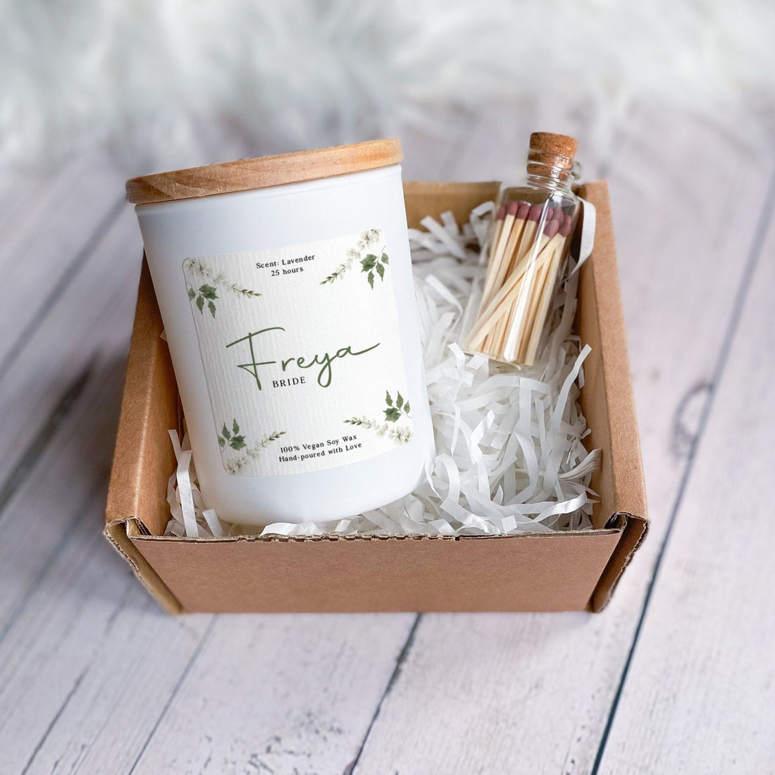 Wedding Role Candle with Name Gift for Bride Bridesmaid Maid of Honour Mother of the Bride Mother of the Groom Vegan Floral Minimal Present